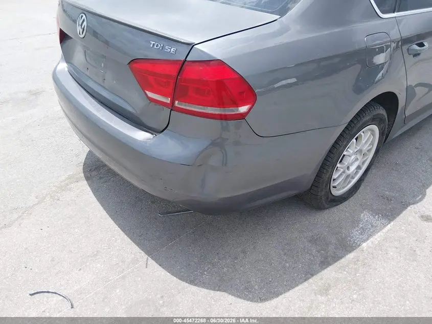 2014 VOLKSWAGEN PASSAT 2.0L TDI SE