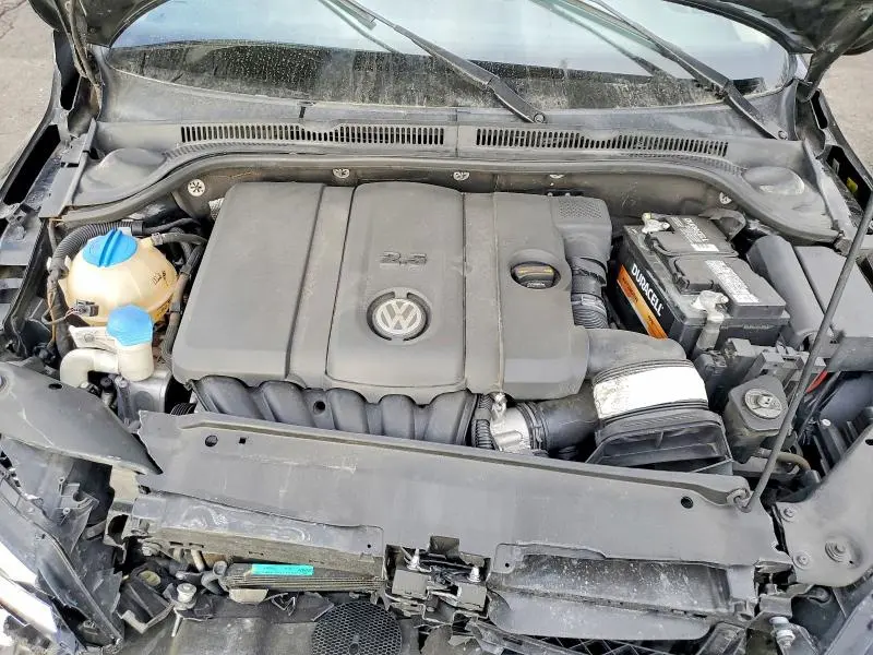 2013 VOLKSWAGEN JETTA SE  