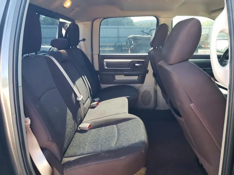 2015 RAM 1500 SLT  