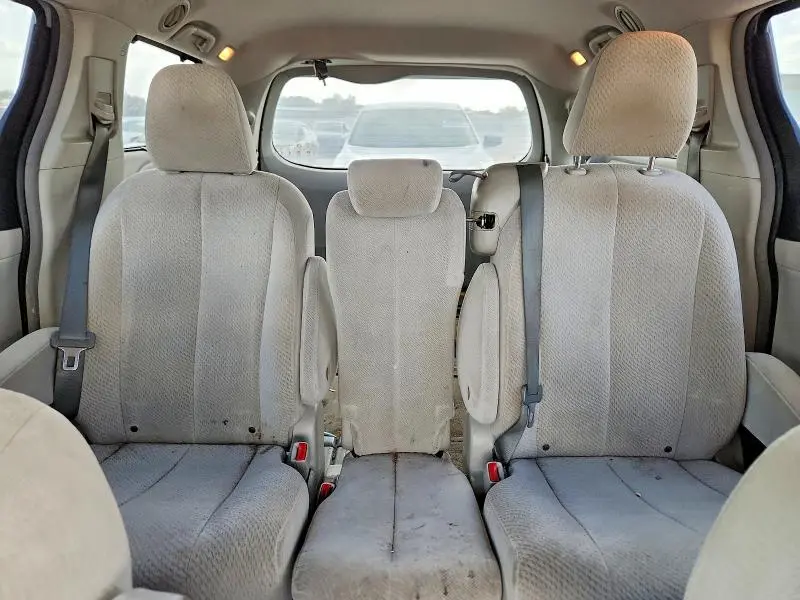 2012 TOYOTA SIENNA LE  