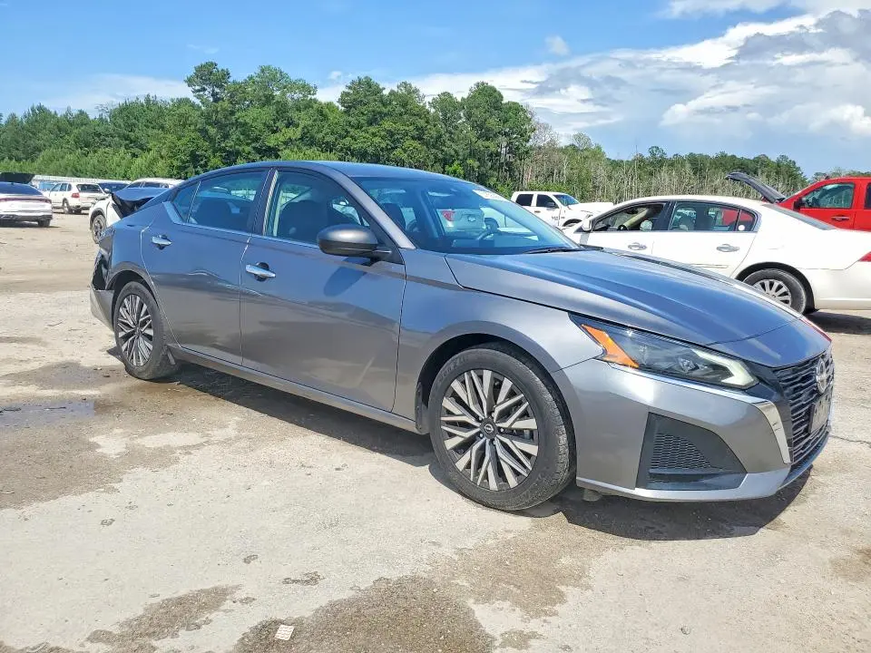 2024 NISSAN ALTIMA SV  