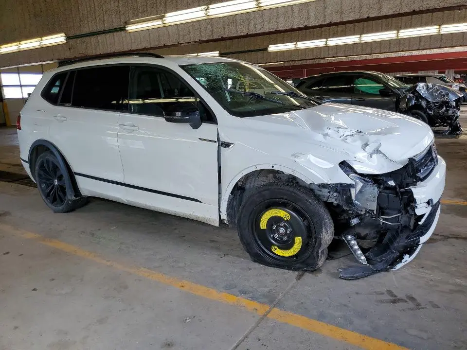 2021 VOLKSWAGEN TIGUAN SE  