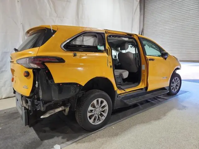 2023 TOYOTA SIENNA LE  