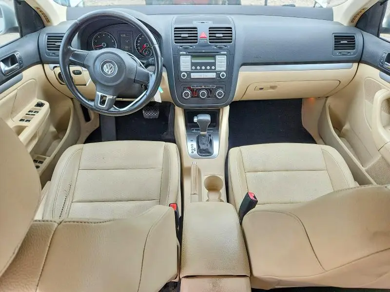 2010 VOLKSWAGEN JETTA SE  