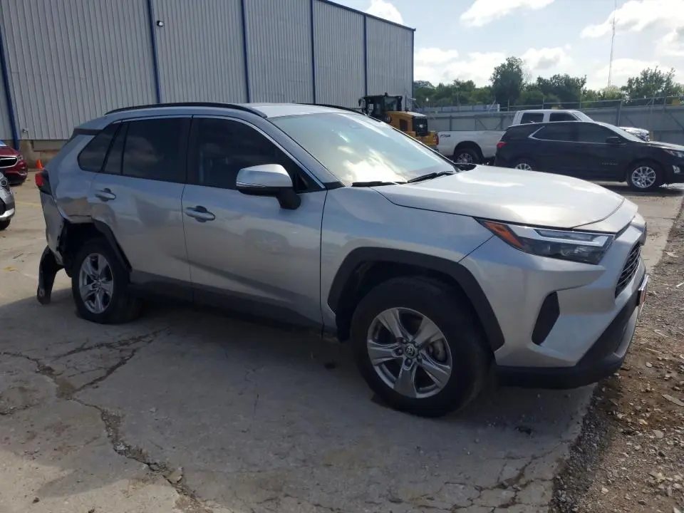 2022 TOYOTA RAV4 XLE  