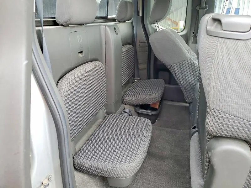 2010 NISSAN FRONTIER SE V6  