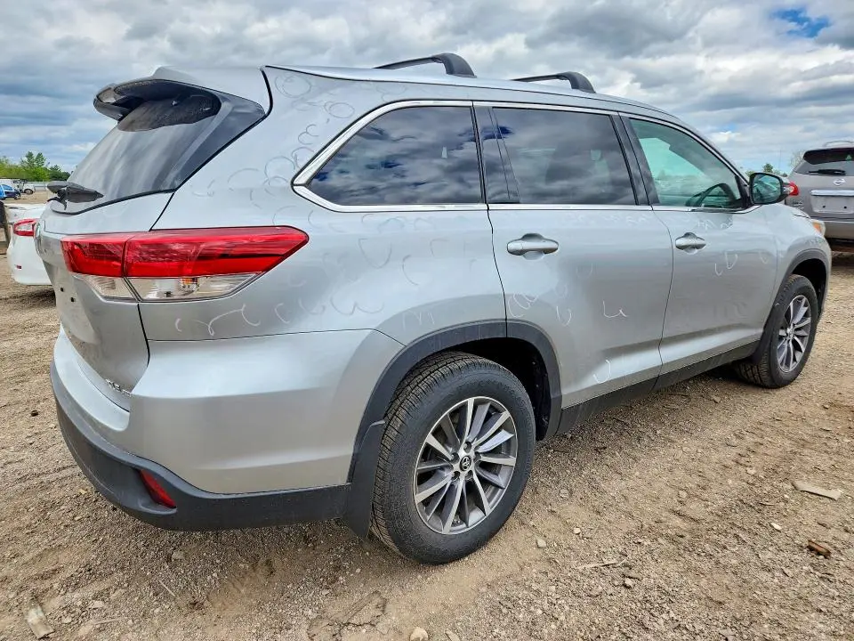 2019 TOYOTA HIGHLANDER XLE  