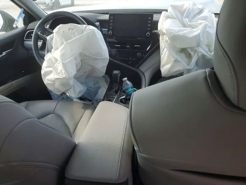 2023 TOYOTA CAMRY XLE  