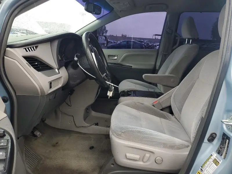 2015 TOYOTA SIENNA LE  