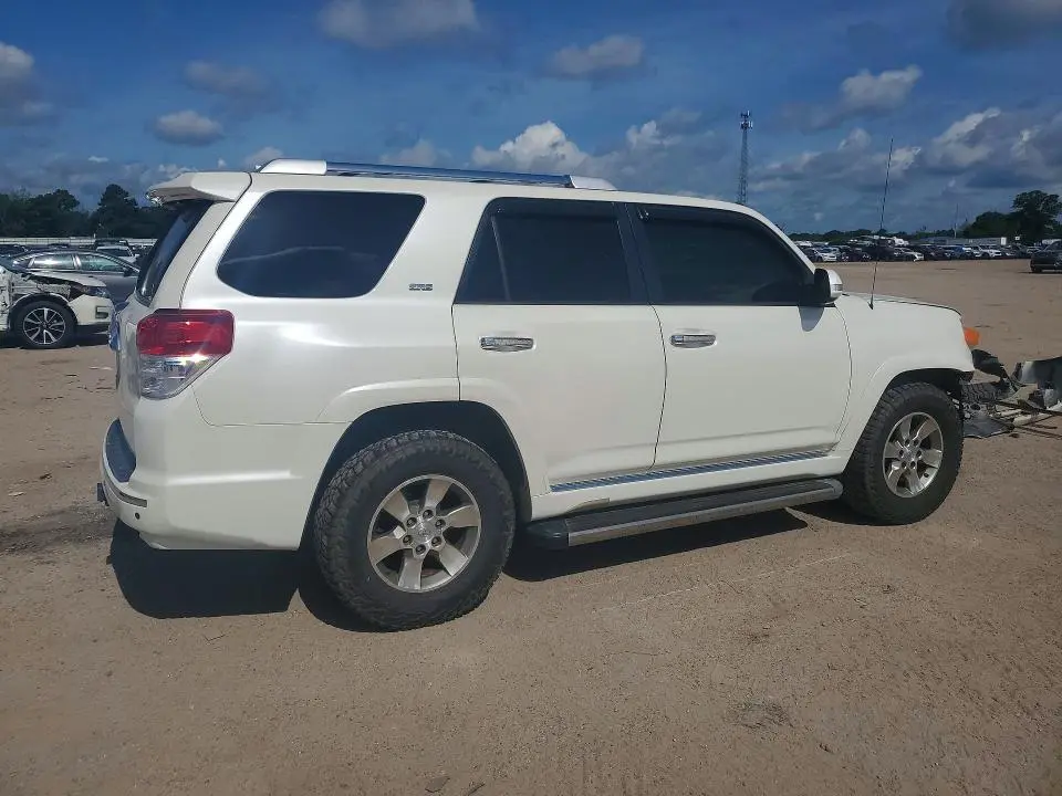 2011 TOYOTA 4RUNNER SR5  