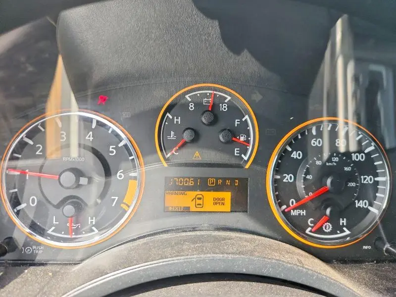 2015 NISSAN ARMADA SV  