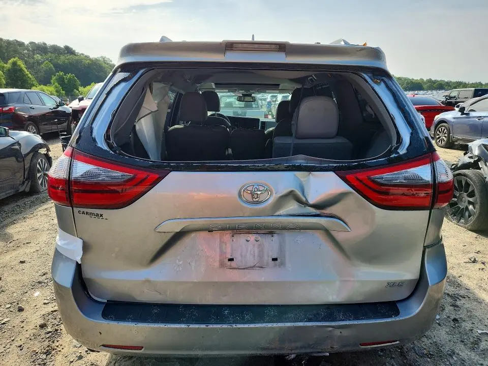 2020 TOYOTA SIENNA XLE 8-PASSENGER  