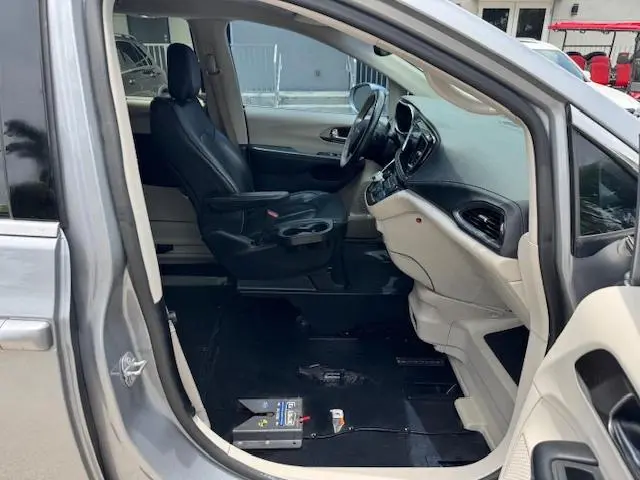 2019 CHRYSLER PACIFICA LIMITED  
