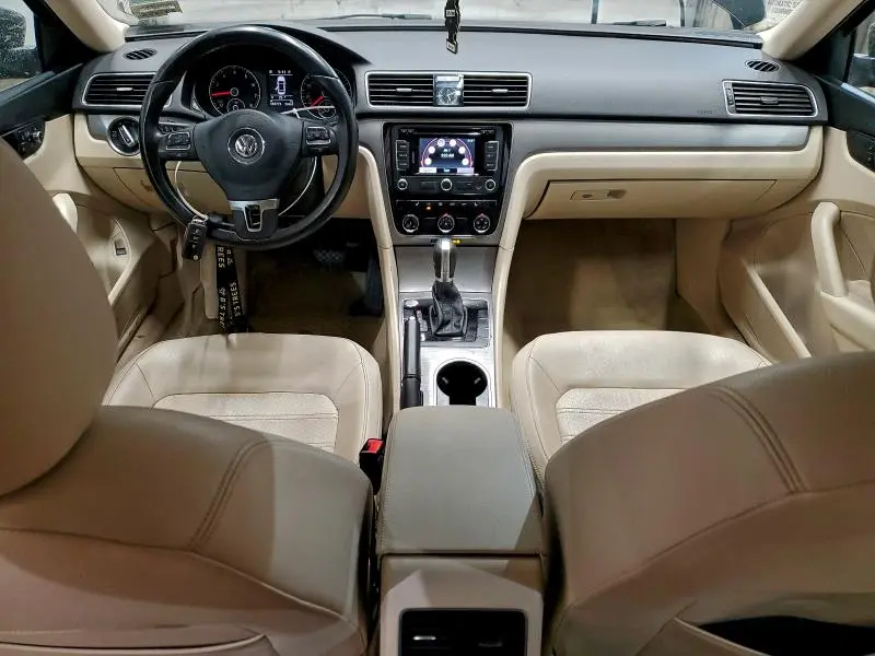 2015 VOLKSWAGEN PASSAT SE  