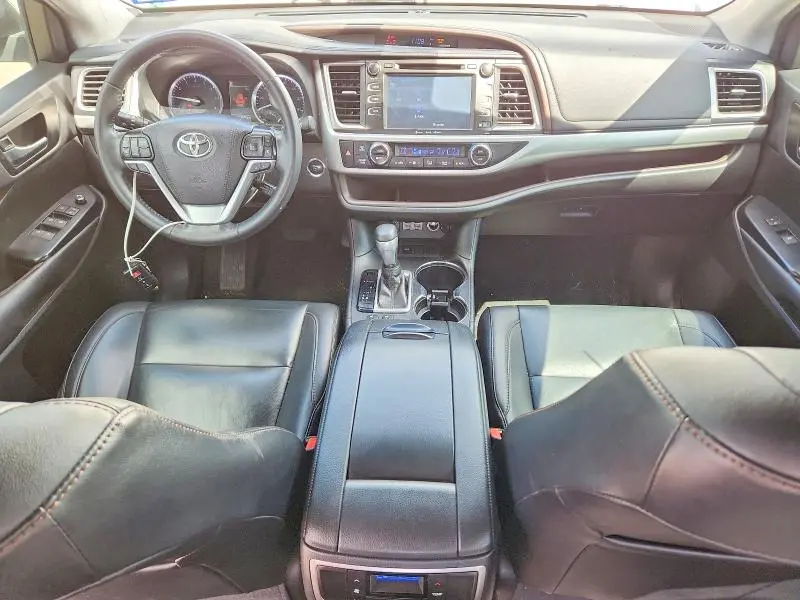 2019 TOYOTA HIGHLANDER XLE  
