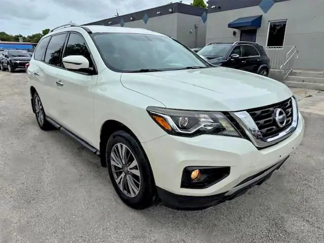 2017 NISSAN PATHFINDER SV  