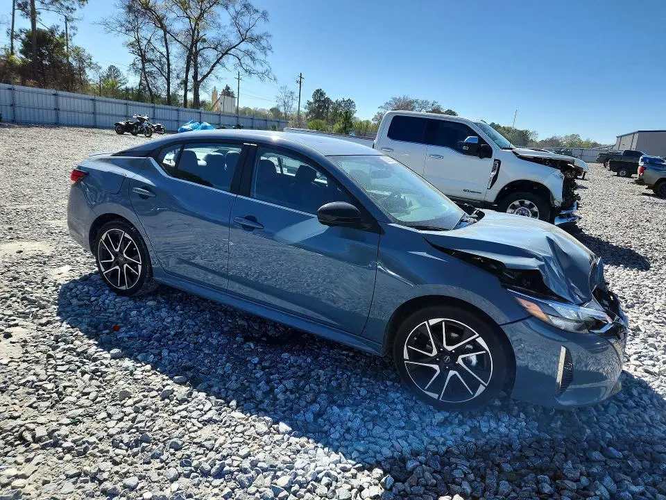 2025 NISSAN SENTRA SR  