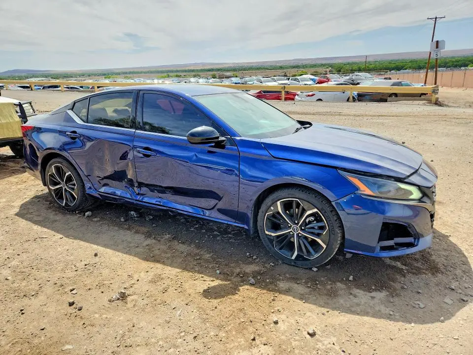 2023 NISSAN ALTIMA SR  