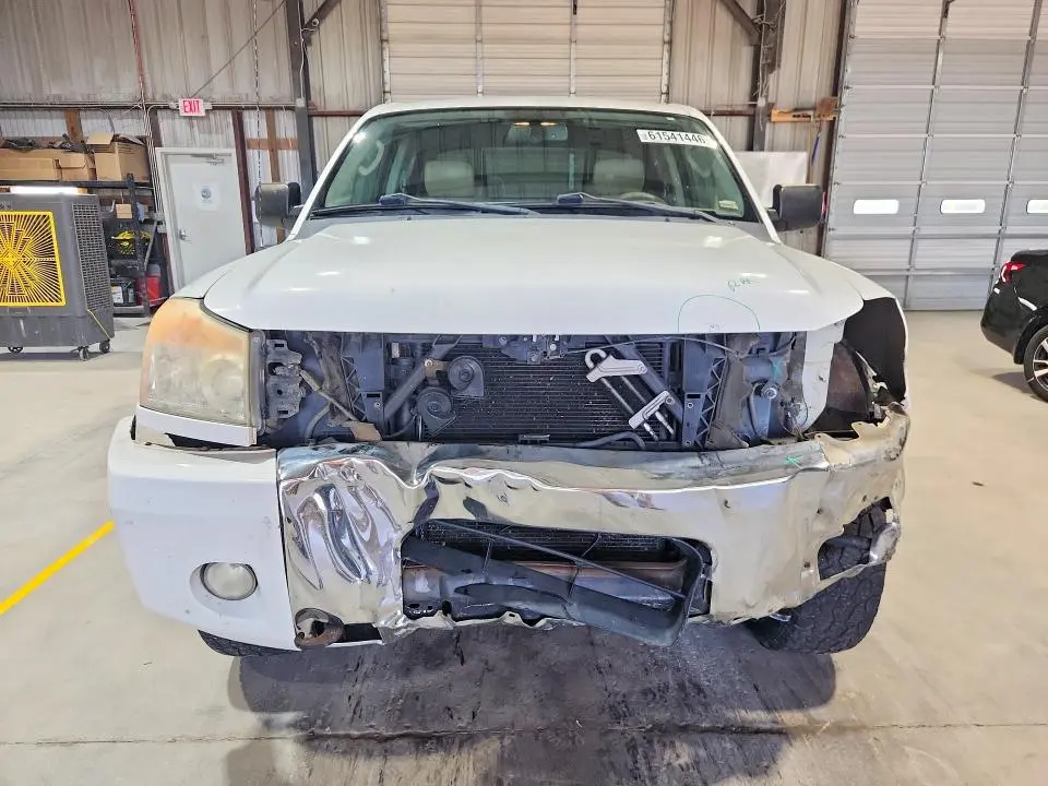 2010 NISSAN TITAN SE  
