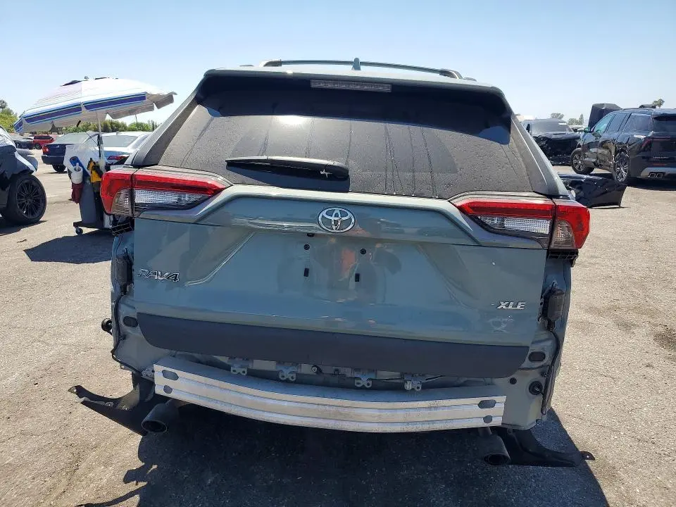 2022 TOYOTA RAV4 XLE  