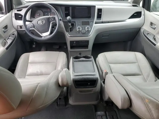 2017 TOYOTA SIENNA LE