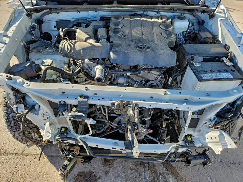 2023 TOYOTA 4RUNNER SE  