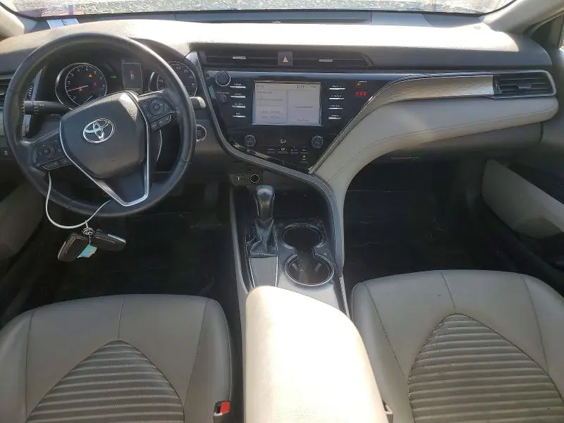 2019 TOYOTA CAMRY SE  