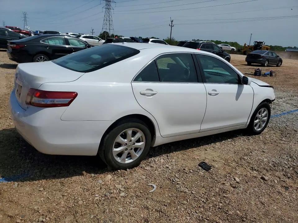 2011 TOYOTA CAMRY LE  