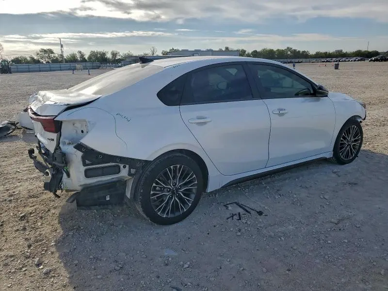 2024 KIA FORTE GT LINE  