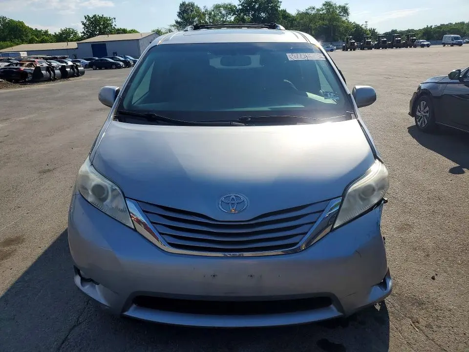 2017 TOYOTA SIENNA XLE 8-PASSENGER  