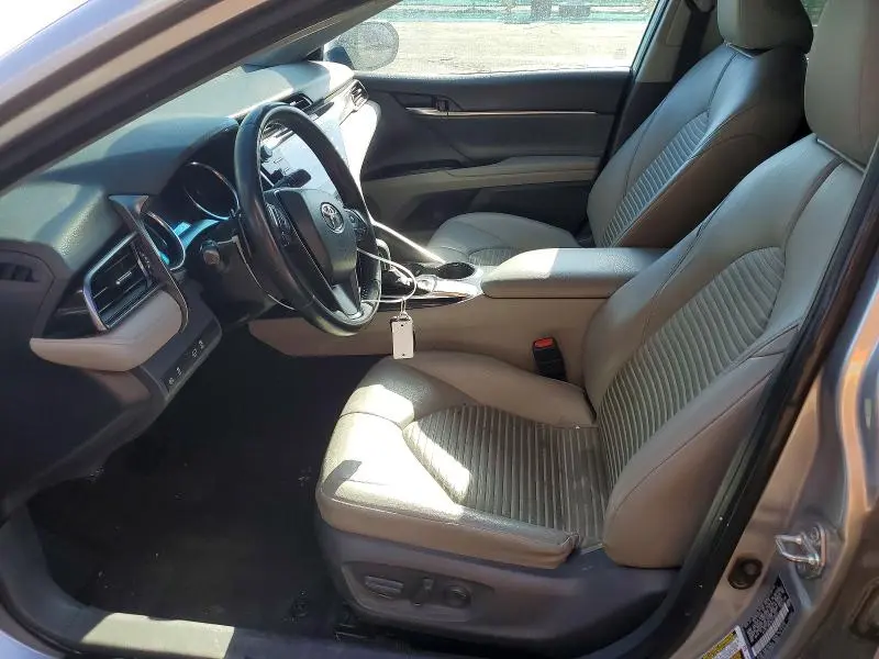 2019 TOYOTA CAMRY SE  