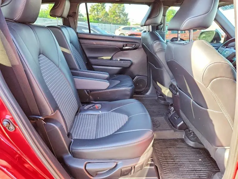 2021 TOYOTA HIGHLANDER XSE  