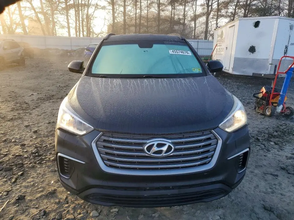 2017 HYUNDAI SANTA FE SE  