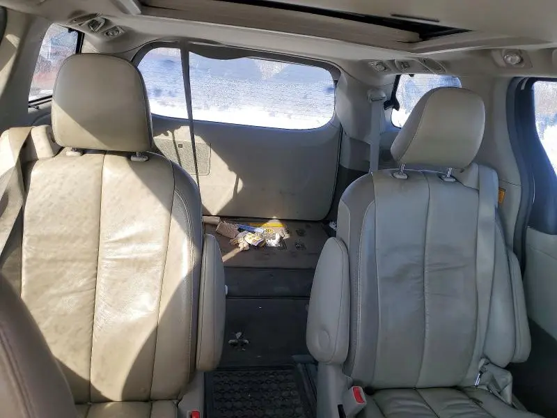 2011 TOYOTA SIENNA XLE  