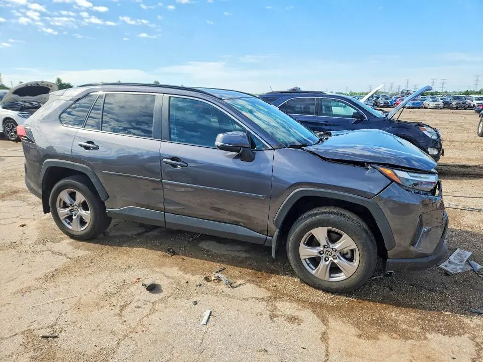 2022 TOYOTA RAV4 XLE  
