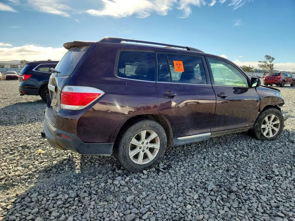 2013 TOYOTA HIGHLANDER SE  