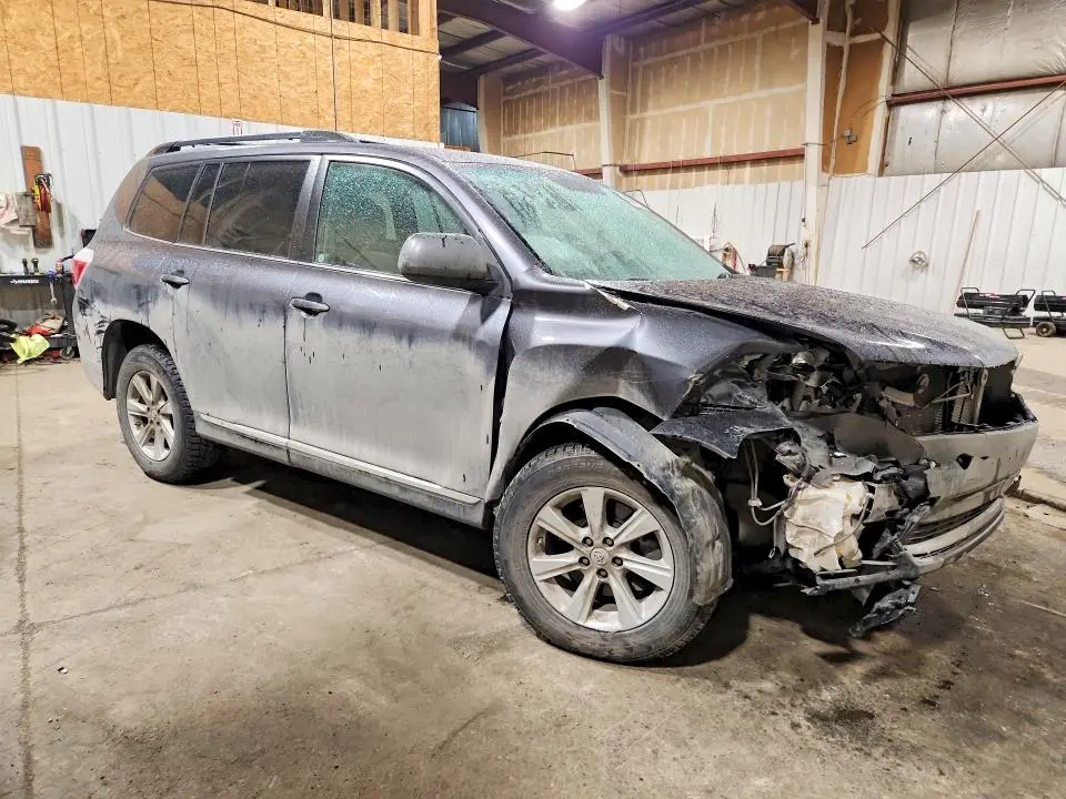 2011 TOYOTA HIGHLANDER SE  