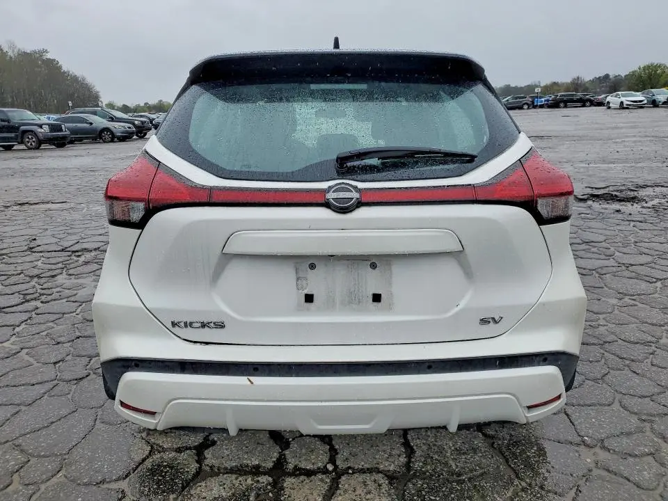 2022 NISSAN KICKS SV  