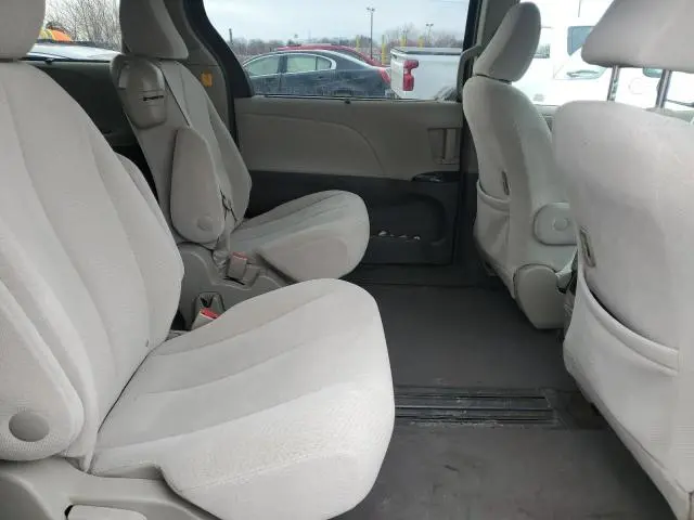 2013 TOYOTA SIENNA LE