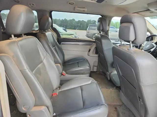 2010 VOLKSWAGEN ROUTAN SE  