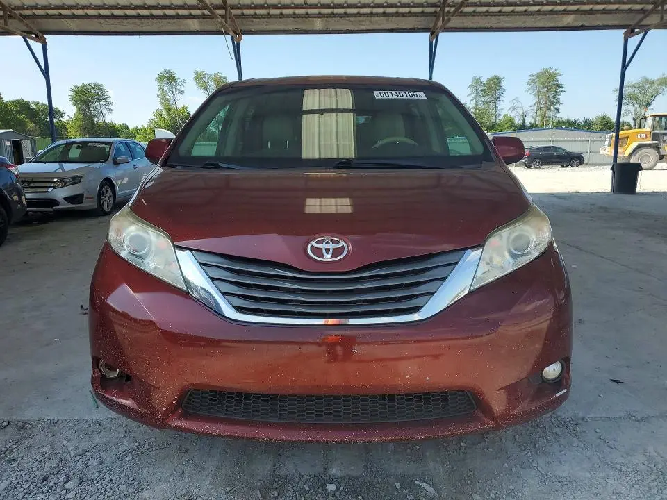 2014 TOYOTA SIENNA XLE 8-PASSENGER  
