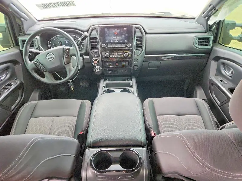 2024 NISSAN TITAN SV  