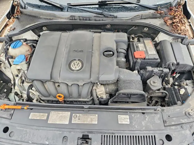 2013 VOLKSWAGEN PASSAT S  