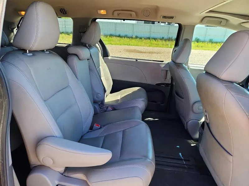 2015 TOYOTA SIENNA XLE 8-PASSENGER  