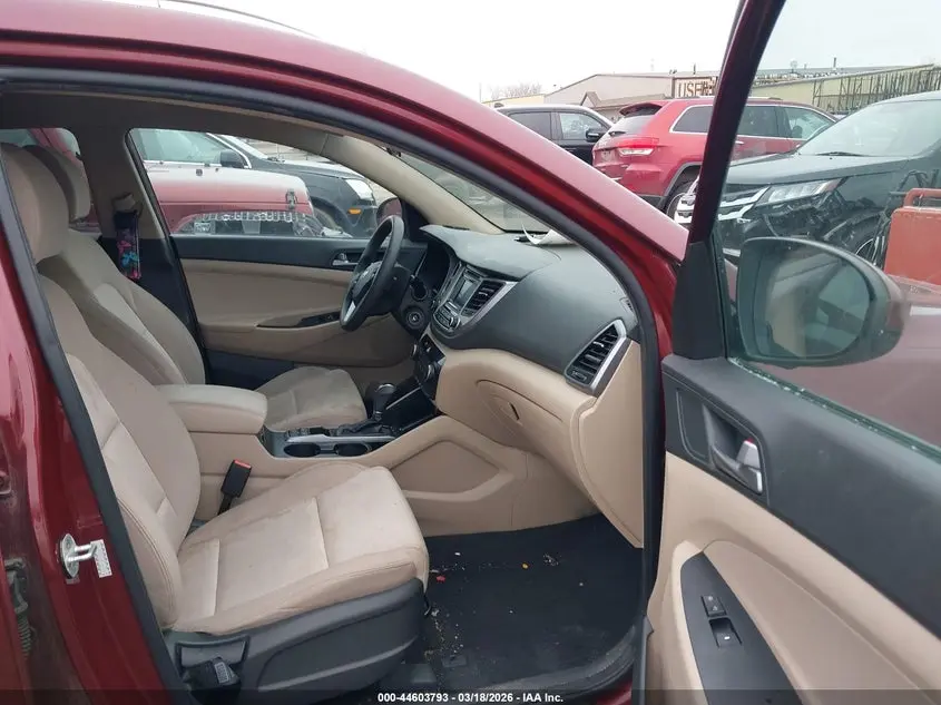 2017 HYUNDAI TUCSON SE
