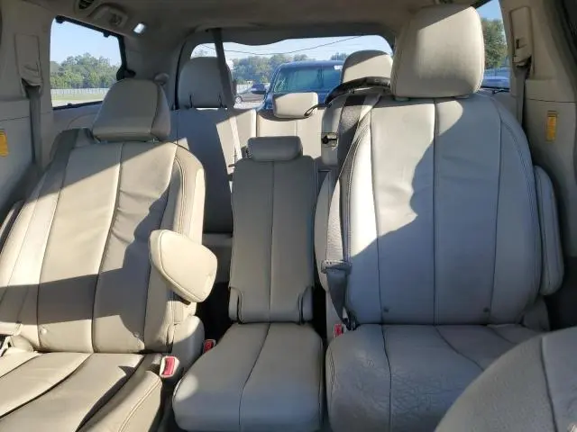 2013 TOYOTA SIENNA XLE  