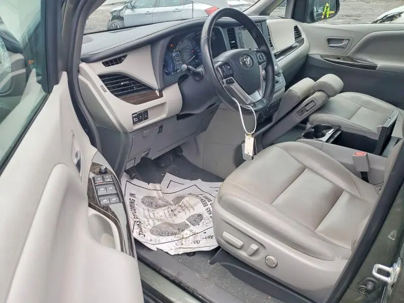 2019 TOYOTA SIENNA XLE 8-PASSENGER  