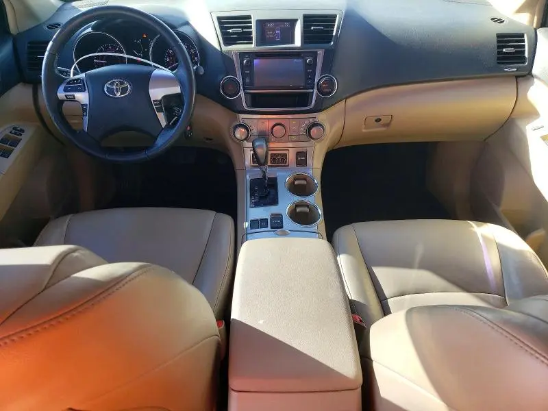 2013 TOYOTA HIGHLANDER SE  