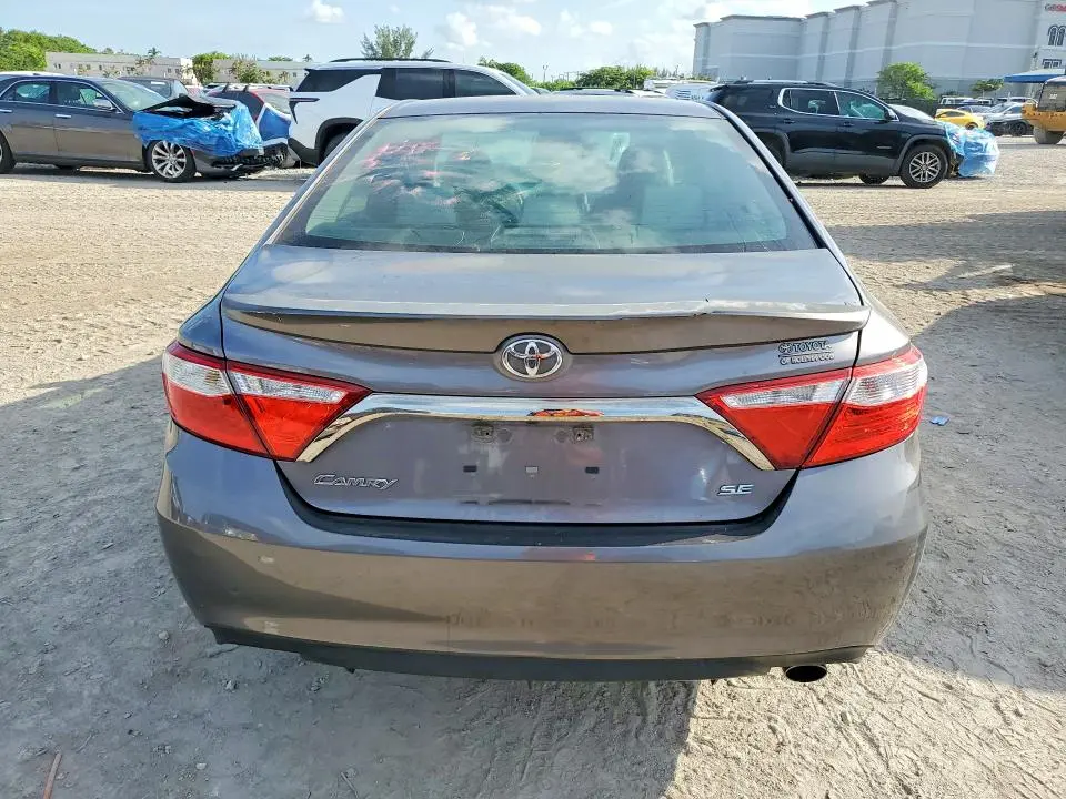 2015 TOYOTA CAMRY SE  