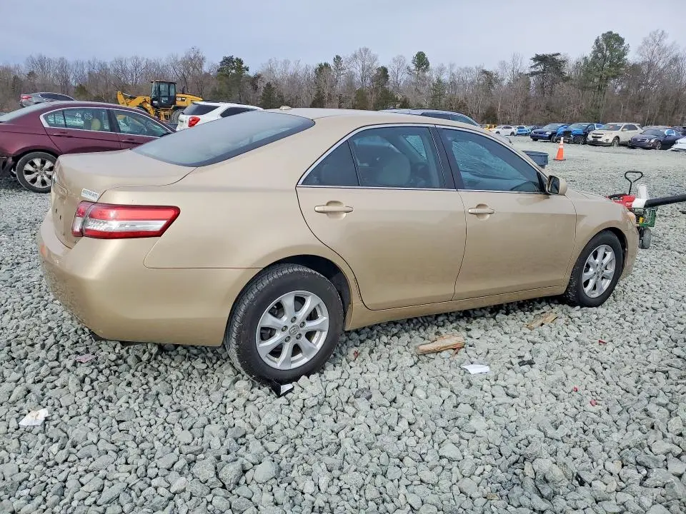 2011 TOYOTA CAMRY LE  